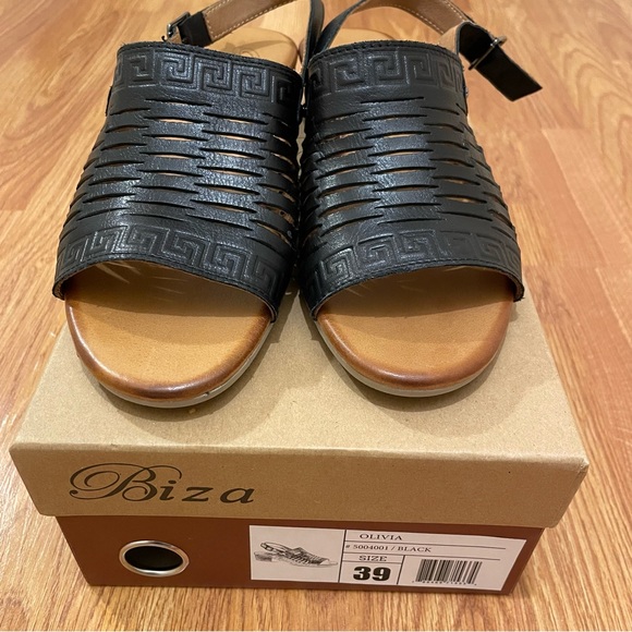 Brand new size 39 (US 8-8.5) Biza Olivia sandals. Soft genuine black leather. - Picture 6 of 11